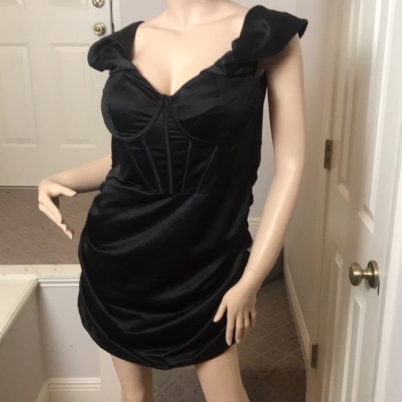 Pretty Little Thing - Picture 1 of 6